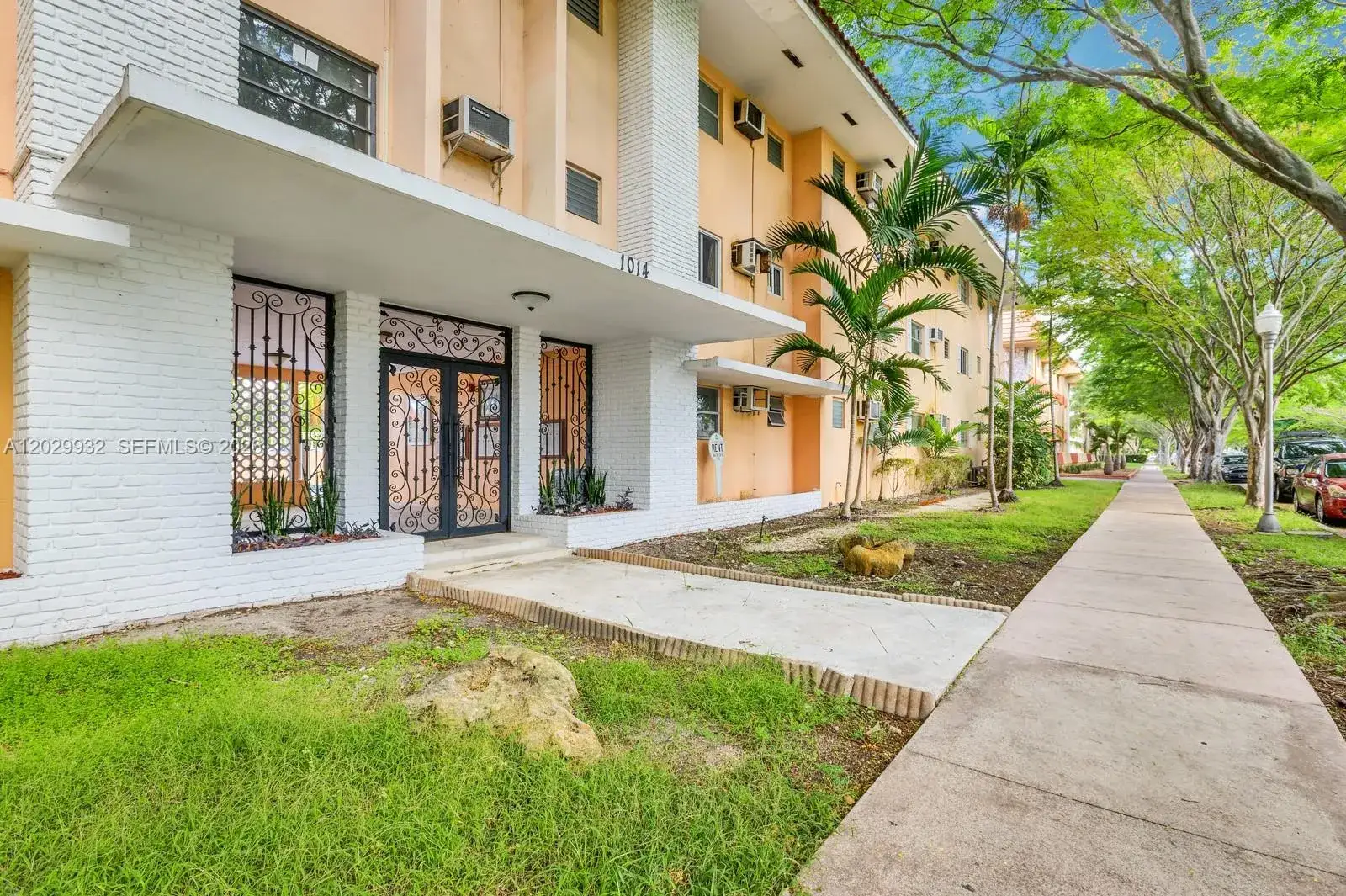1014 Salzedo St # 211, Coral Gables FL 33134