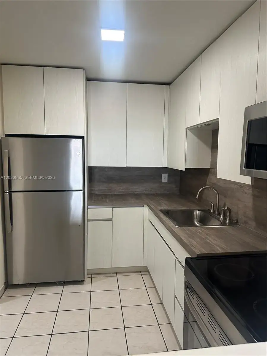 2 bedroom 1 bath Residential Lease for rent at 1075 W 68th St # 309, Hialeah FL 33014