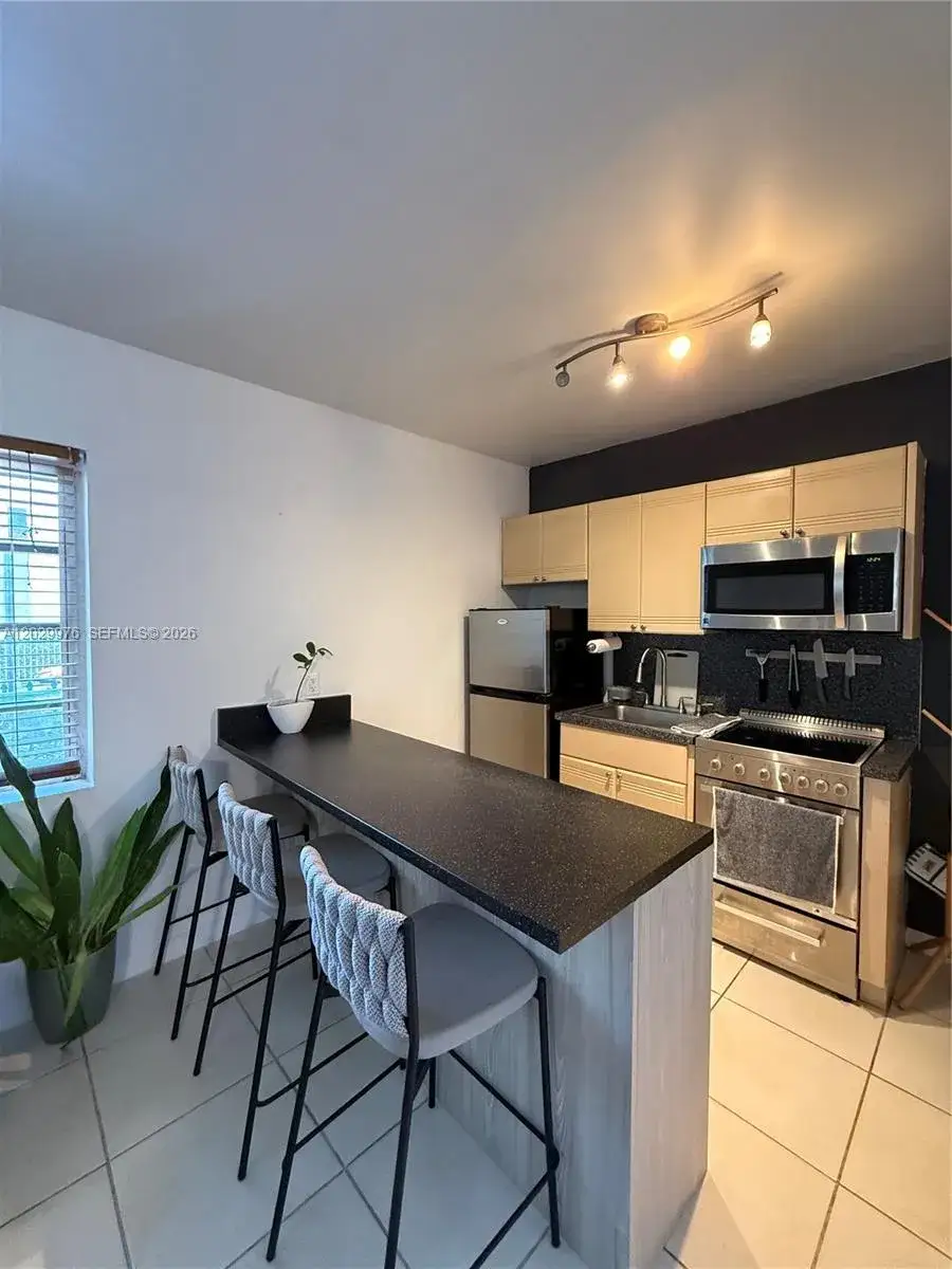 1 bedroom 1 bath Residential Lease for rent at 601 Michigan Ave # 3, Miami Beach FL 33139