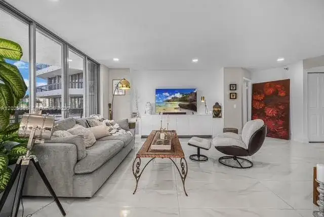 2 bedroom 2 bath Residential for sale at 3500 Mystic Pointe Dr # 604, Aventura FL 33180