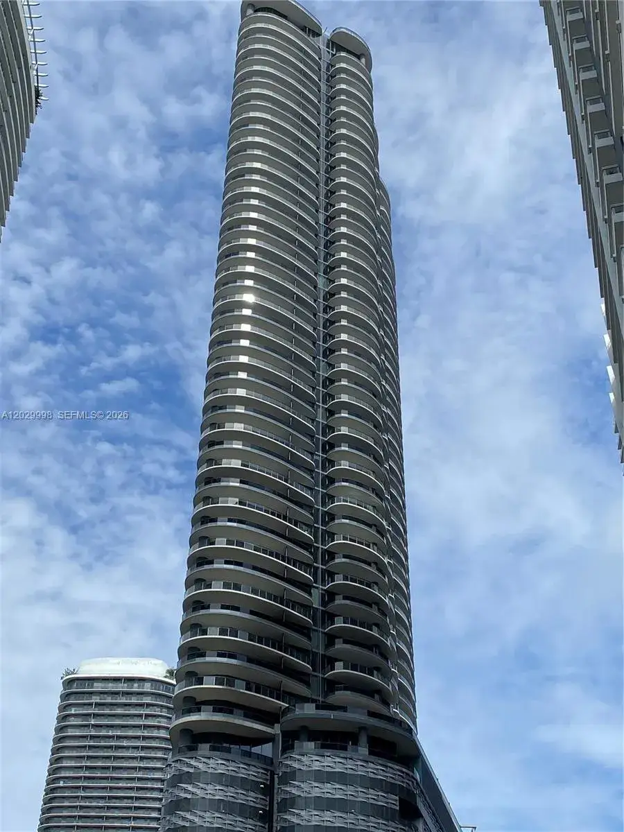 2 bedroom 2 bath Residential Lease for rent at 1000 Brickell Plz # 3412, Miami FL 33131