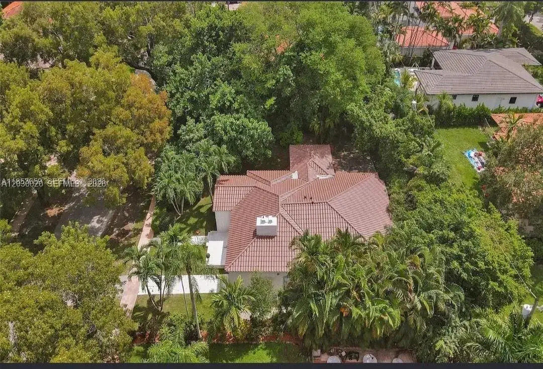 3 bedroom 2 bath Residential for sale at 528 Sevilla Ave, Coral Gables FL 33134
