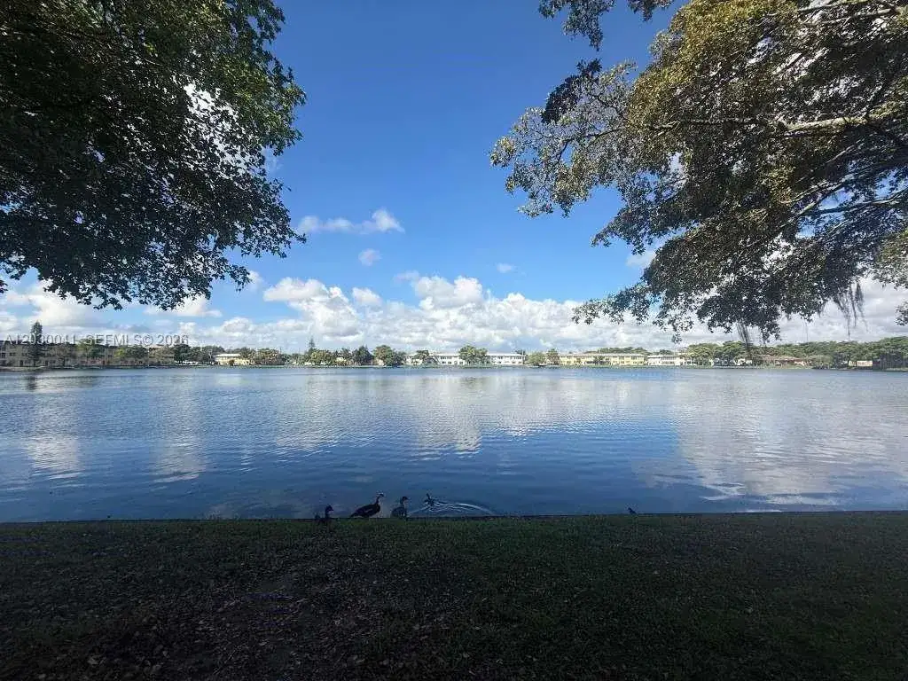 2 bedroom 1 bath Residential for sale at 18900 NE 3rd Ct # 509, Miami FL 33179