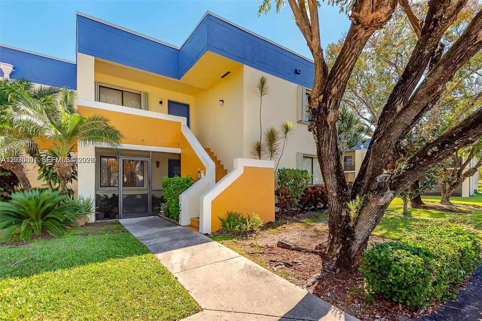 3 bedroom 2 bath Residential for sale at 177 Lakeview Dr # 104, Weston FL 33326