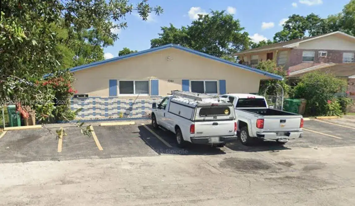 8 bedroom 4 bath Residential Lease for rent at 7361 NW 35th St # 4, Davie FL 33024