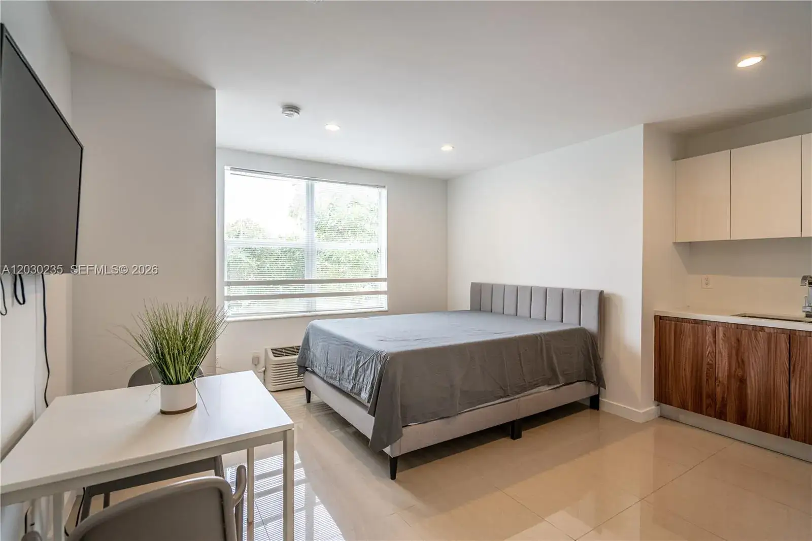 1 bath Residential Lease for rent at 924 Marseille Dr # 26, Miami Beach FL 33141