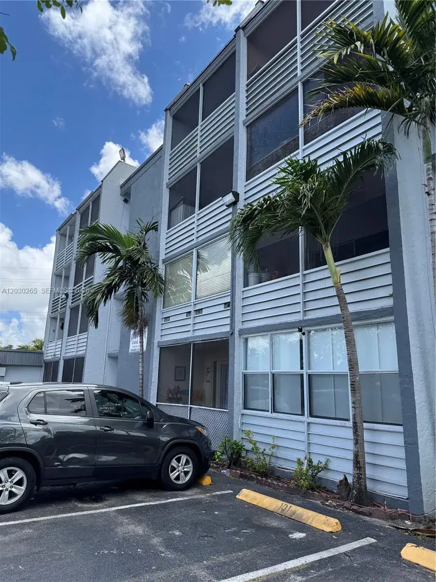 2 bedroom 1 bath Residential Lease for rent at 7105 W 13th Ave # 403, Hialeah FL 33014