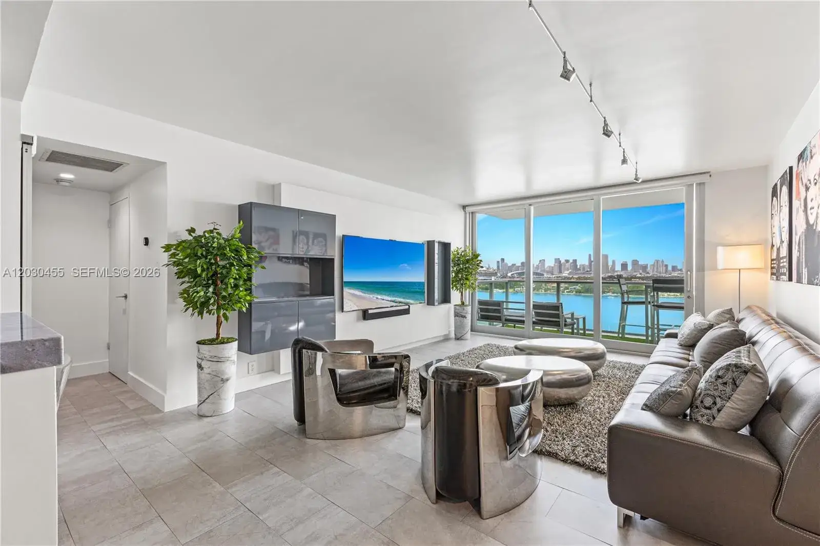 1 bedroom 1 bath Residential Lease for rent at 1000 West Ave # 1518, Miami Beach FL 33139