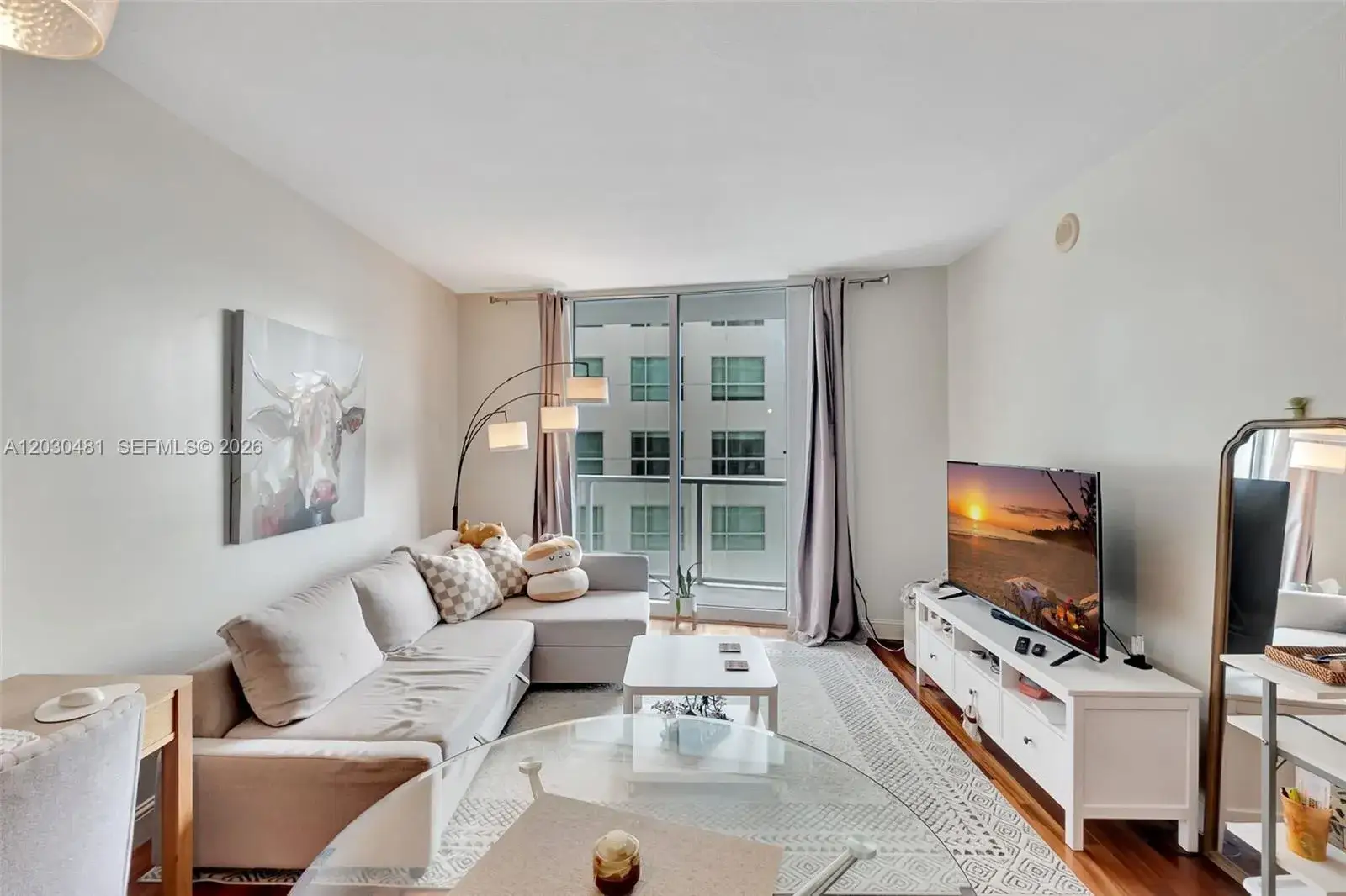 1 bedroom 1 bath Residential Lease for rent at 185 SW 7 ST # 1708, Miami FL 33130