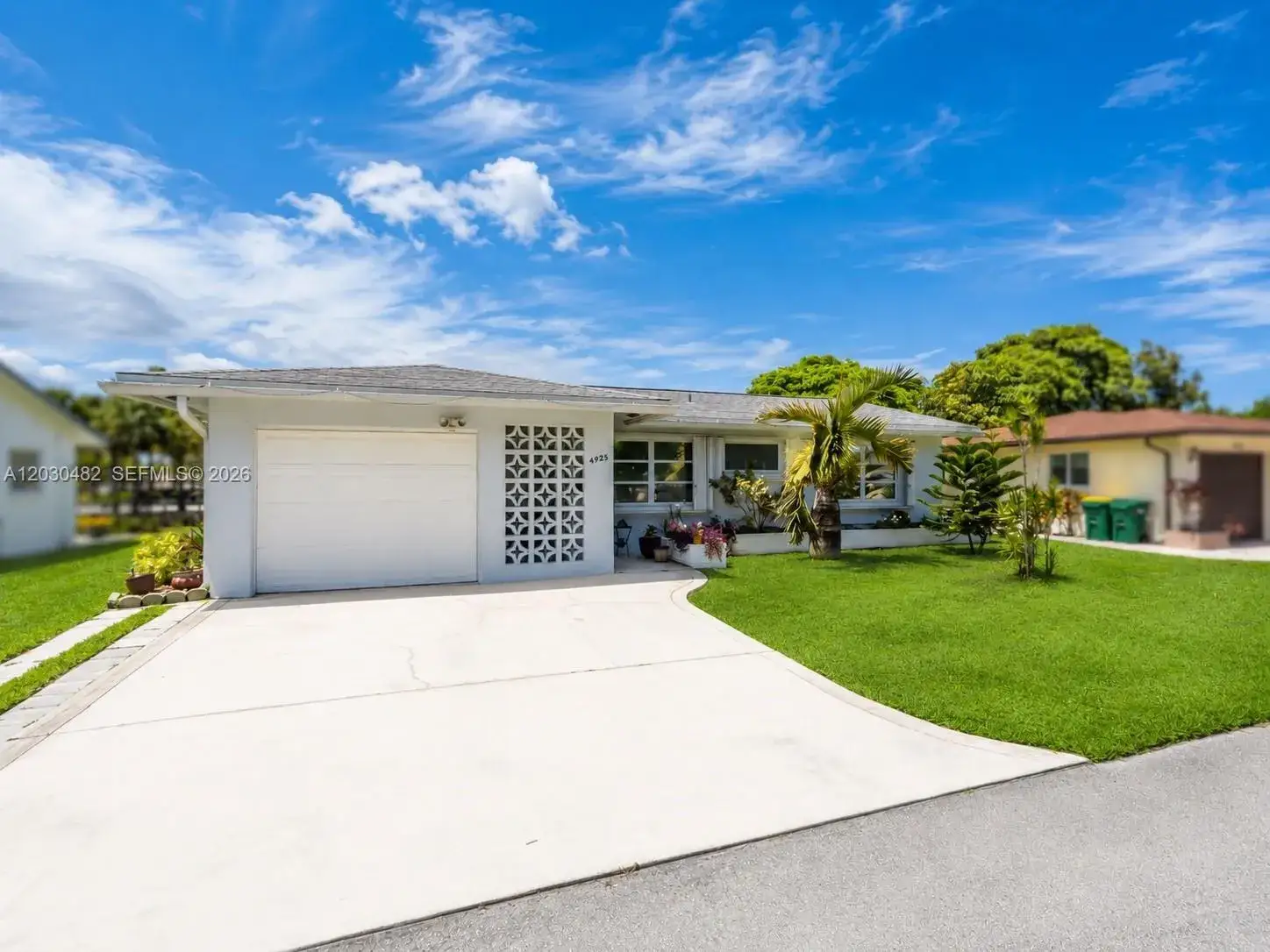 2 bedroom 2 bath Residential for sale at 4923 NW 55th Ct, Tamarac FL 33319