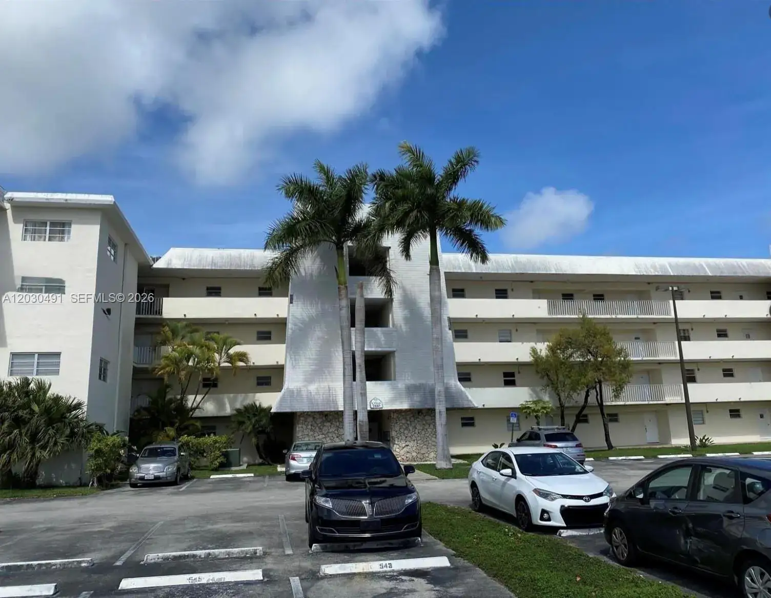 1 bedroom 1 bath Residential for sale at 7410 SW 82nd St # K401, Miami FL 33143