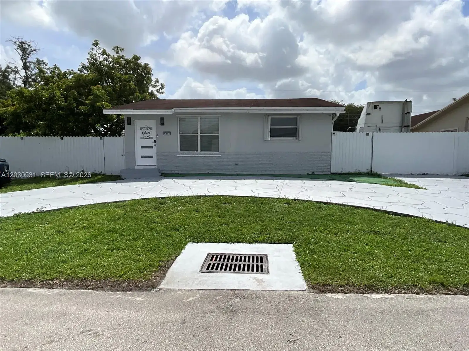 3 bedroom 2 bath Residential for sale at 1905 SW 100th Ave, Miramar FL 33025