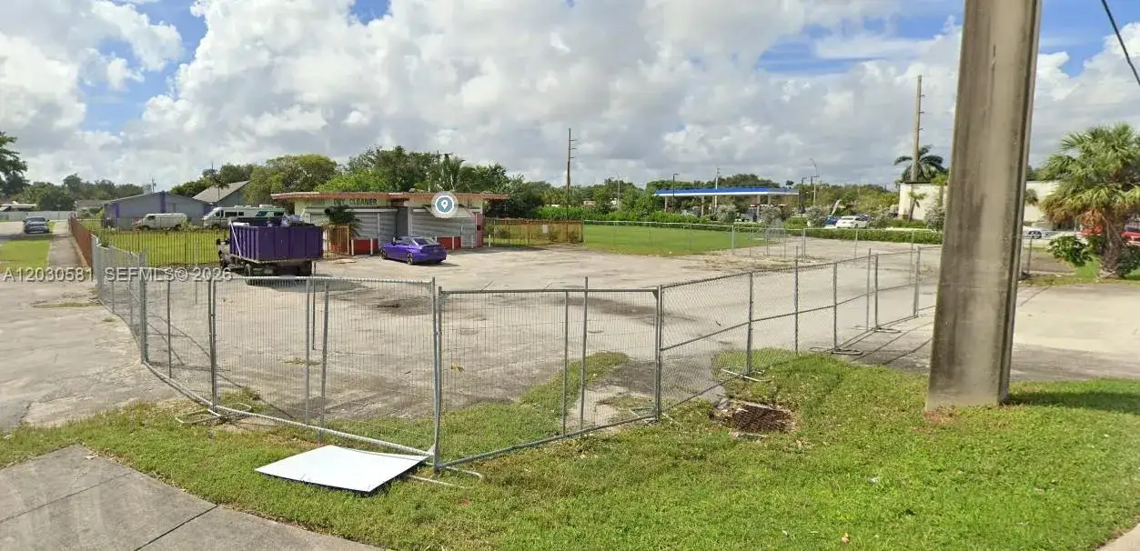 Commercial Sale for sale at 1550 NW 95th St, Miami FL 33147