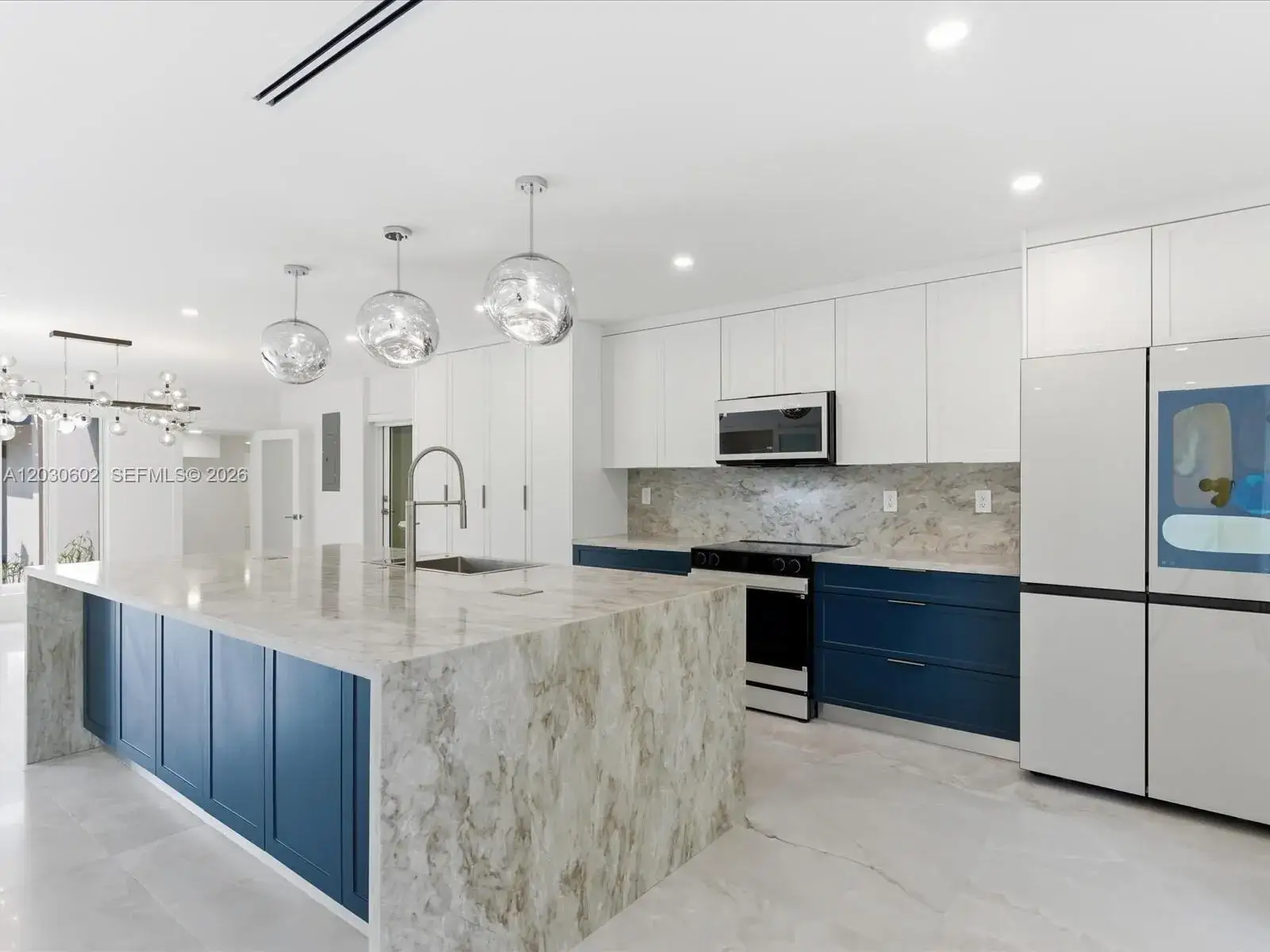 5 bedroom 4 bath Residential for sale at 291 E Shore Dr E, Miami FL 33133
