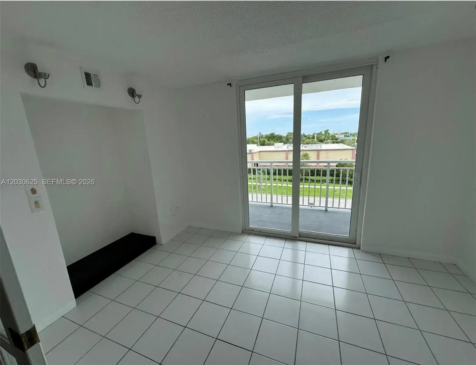 1 bedroom 1 bath Residential for sale at 1251 NE 108th St # 409, Miami FL 33161