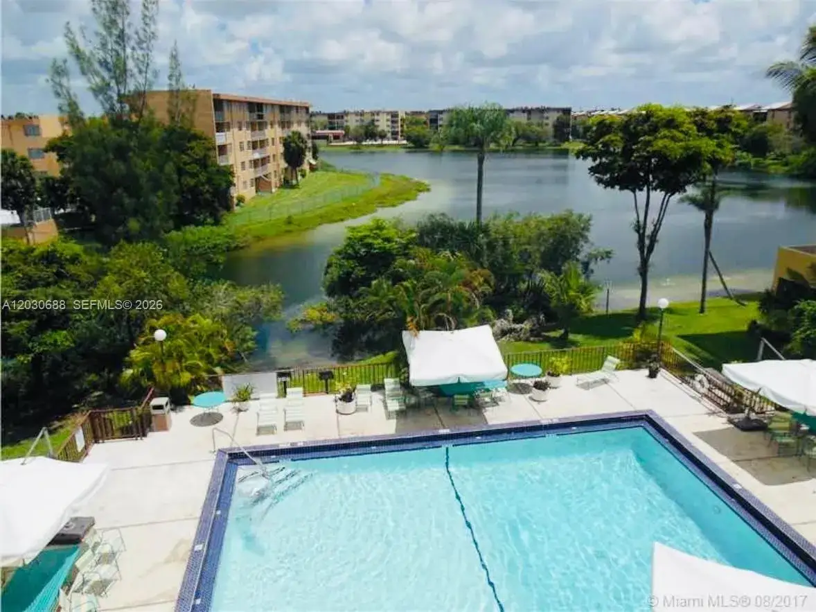 2 bedroom 2 bath Residential for sale at 8775 Park Blvd # 309, Miami FL 33172