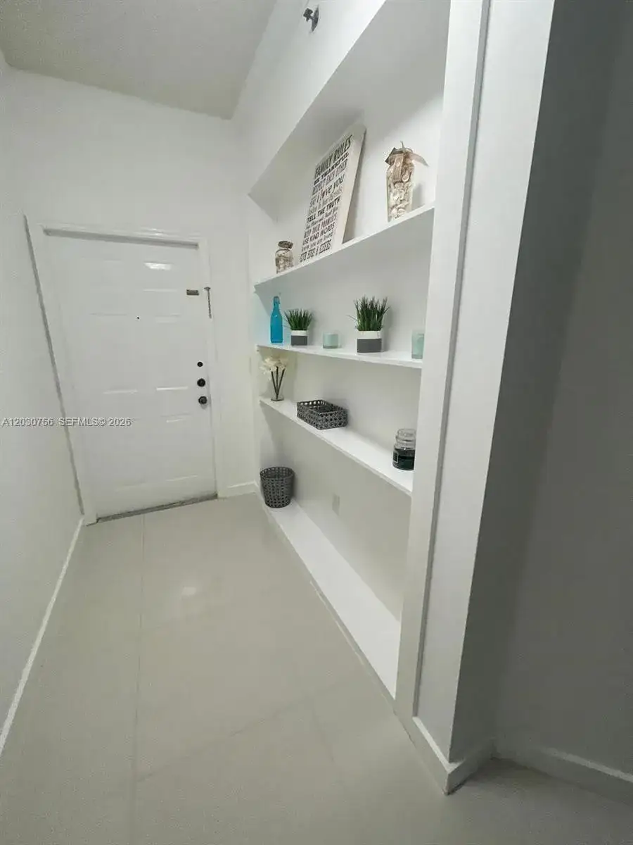 1 bedroom 1 bath Residential for sale at 3255 NE 184th St # 12114, Aventura FL 33160