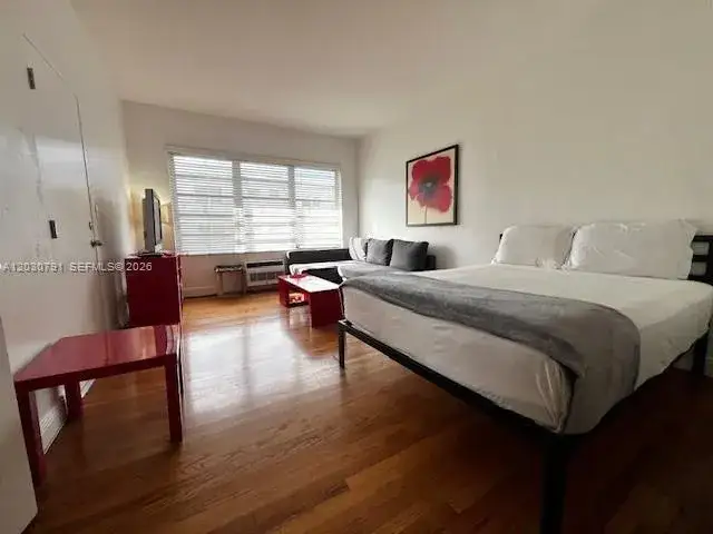 1 bath Residential Lease for rent at 601 7th St # 4, Miami Beach FL 33139