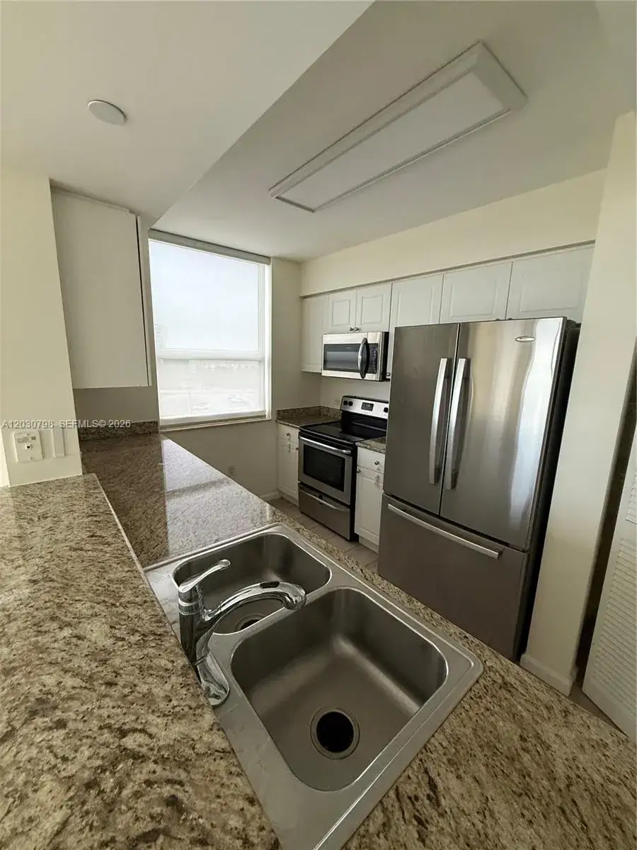 2 bedroom 2 bath Residential Lease for rent at 19501 W Country Club Dr # 809, Aventura FL 33180