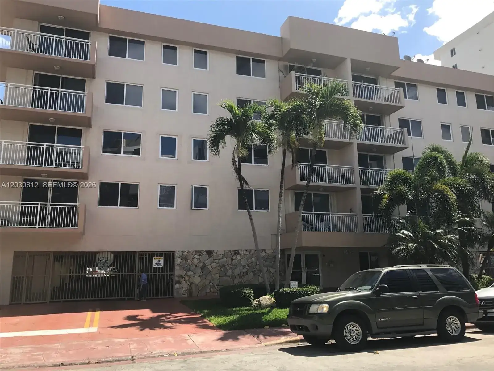 1 bedroom 2 bath Residential Lease for rent at 1665 Bay Rd # 416, Miami Beach FL 33139