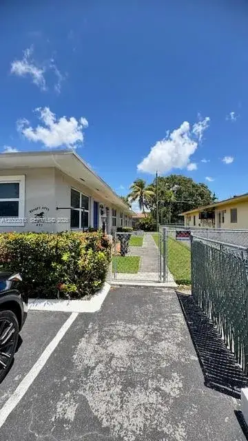 1 bedroom 1 bath Residential Lease for rent at 3085 W Flagler St # 3, Miami FL 33135