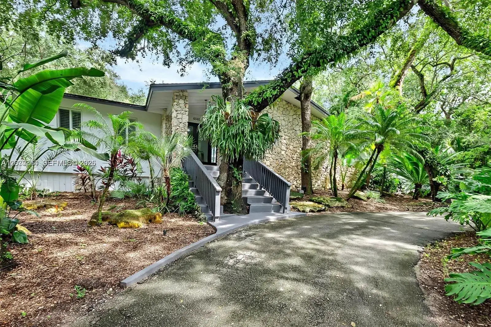 5 bedroom 4 bath Residential for sale at 6565 SW 134th Dr, Pinecrest FL 33156