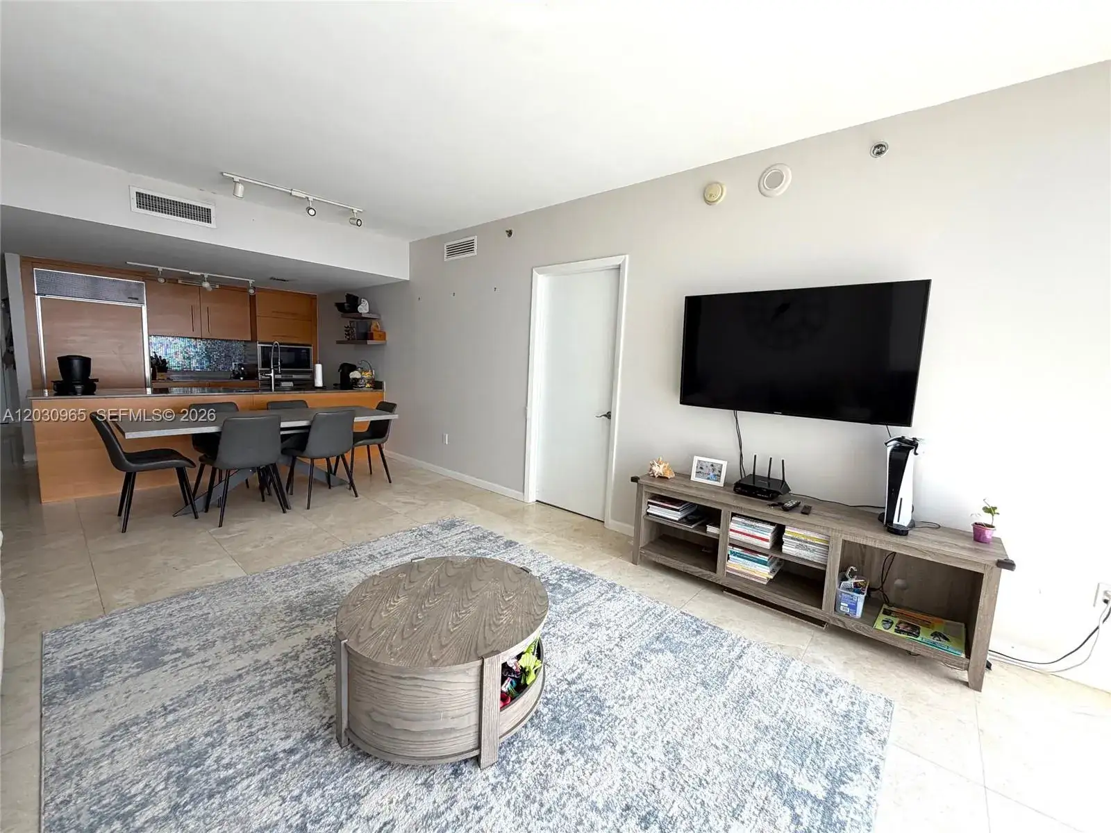 2 bedroom 2 bath Residential Lease for rent at 475 Brickell ave # 2707, Miami FL 33131