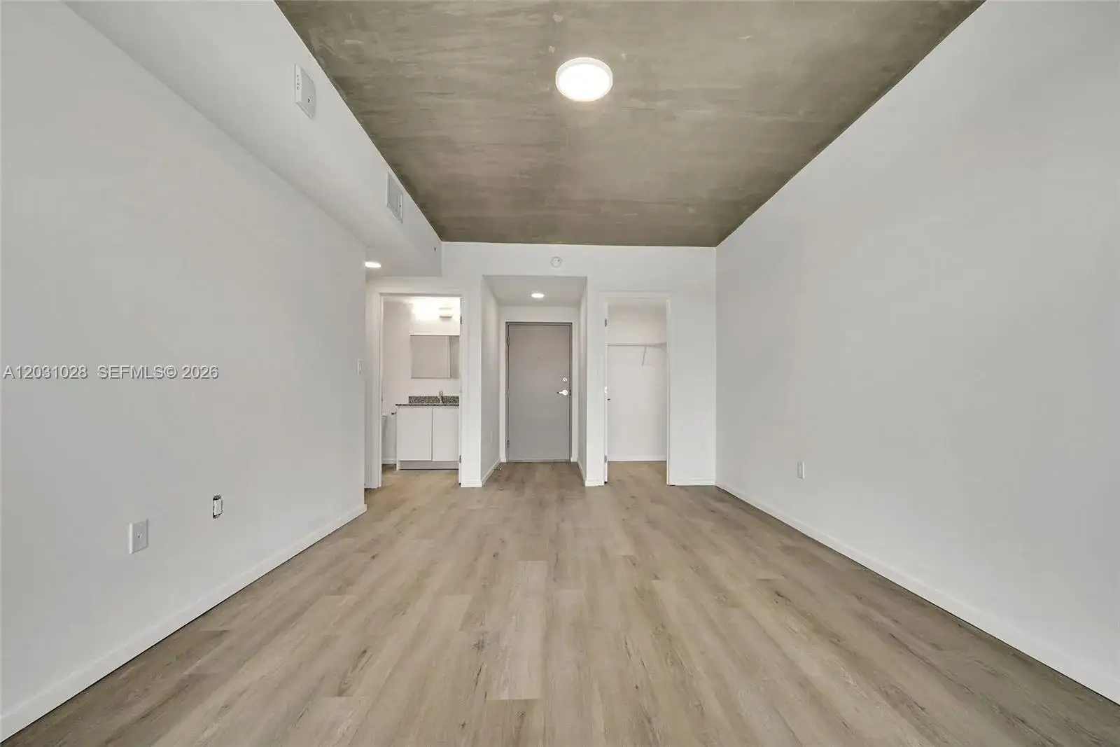 3 bedroom 2 bath Residential Lease for rent at 475 NE 125th # 504, North Miami FL 33161