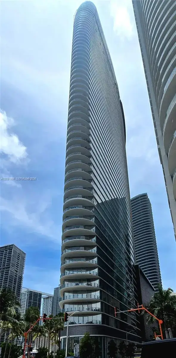 1 bedroom 1 bath Residential Lease for rent at 300 Biscayne Blvd Way # 2408W, Miami FL 33131