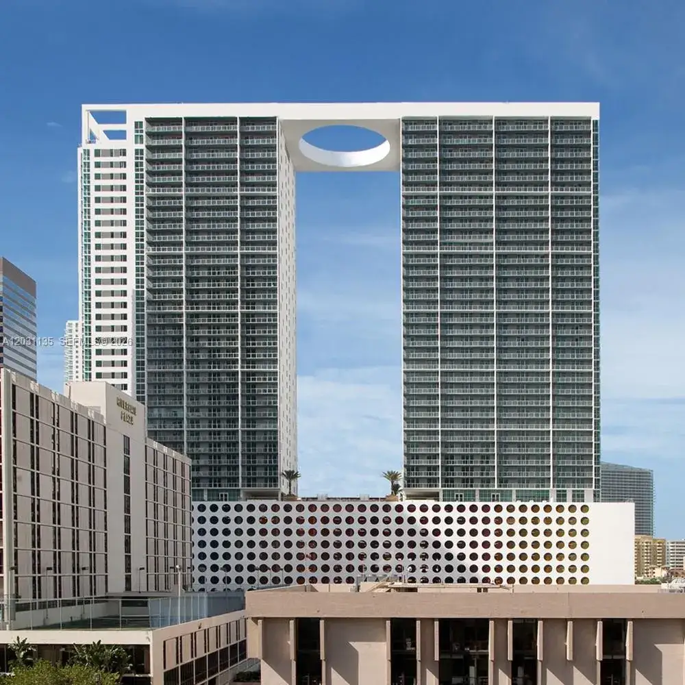1 bedroom 1 bath Residential Lease for rent at 500 Brickell Ave # 1808, Miami FL 33131