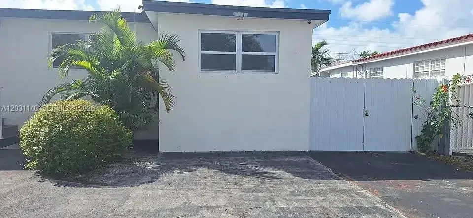 1 bedroom 1 bath Residential Lease for rent at 7860 SW 17th St # A, Miami FL 33155