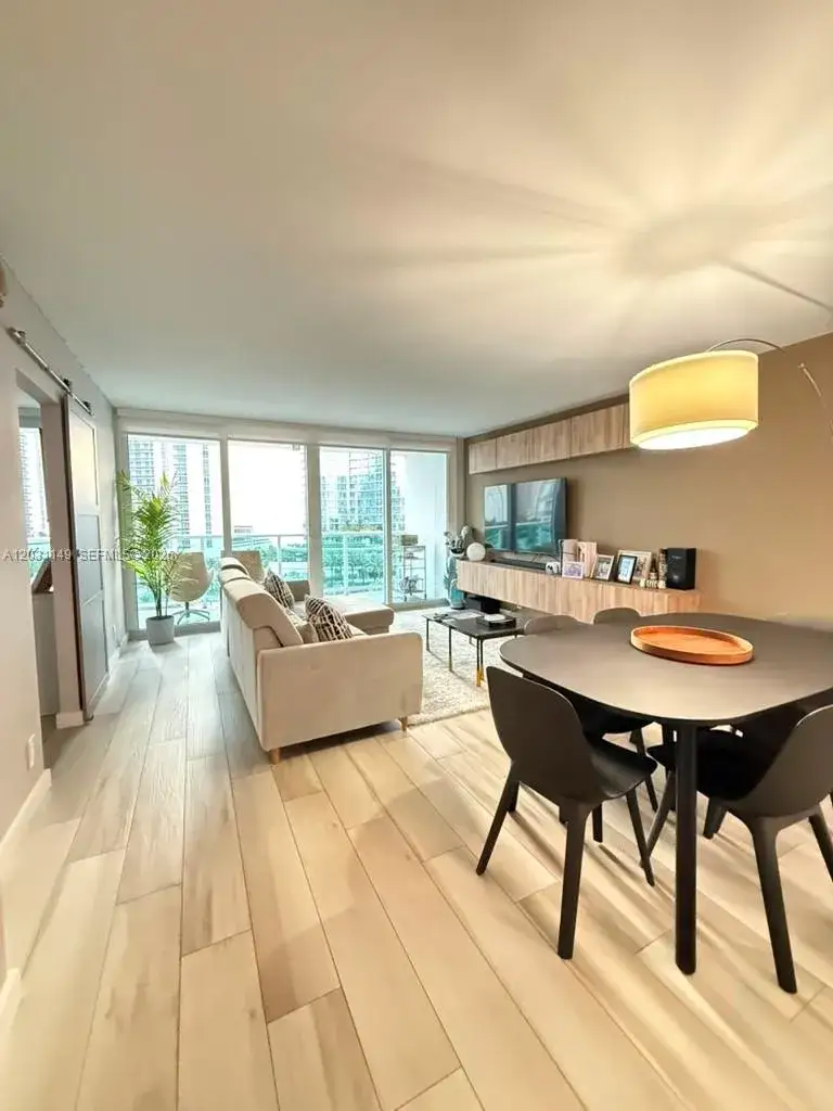 1 bedroom 1 bath Residential for sale at 100 Bayview Dr # 912, Sunny Isles Beach FL 33160