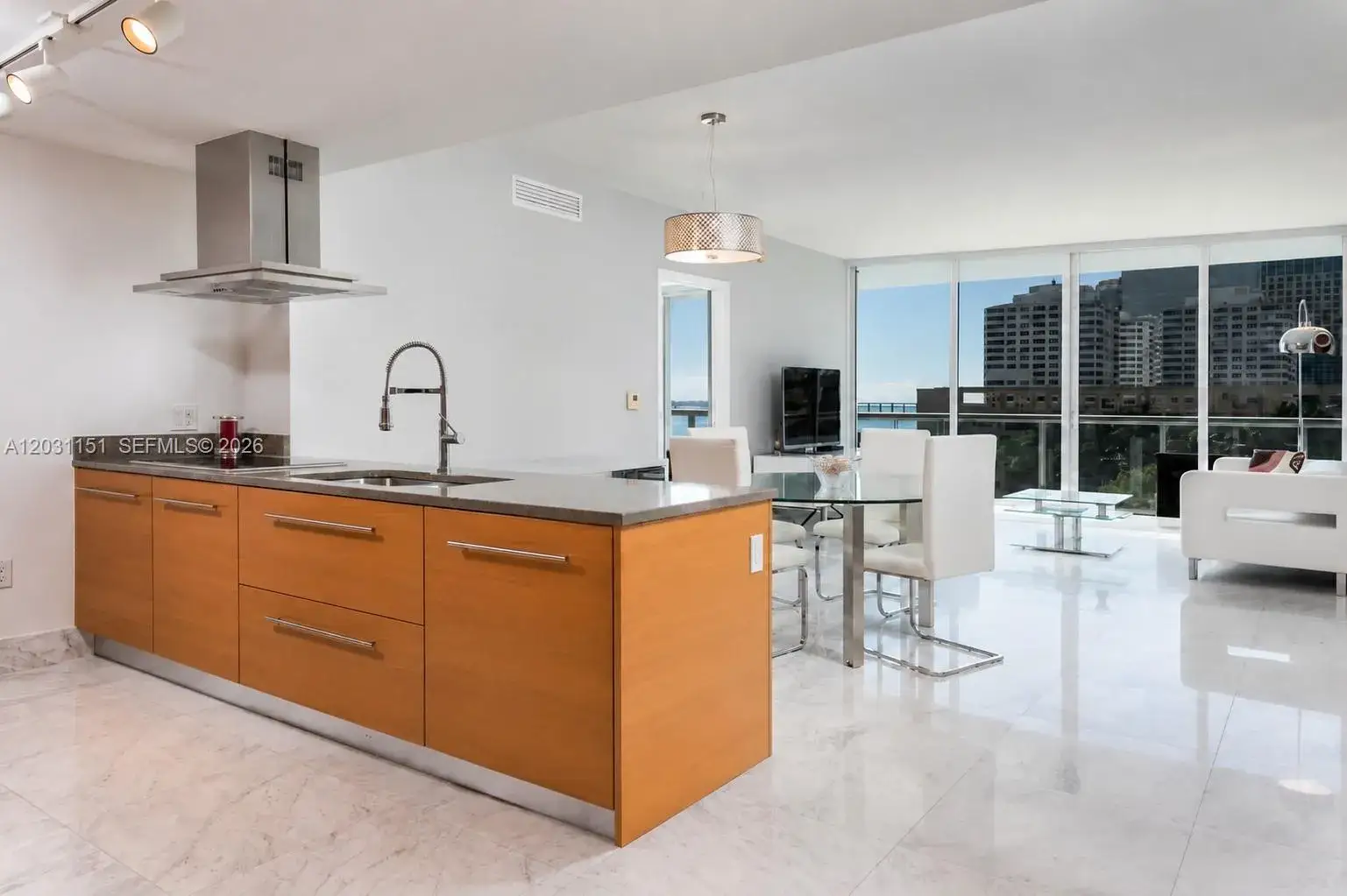 2 bedroom 2 bath Residential Lease for rent at 495 Brickell Ave # 705, Miami FL 33131