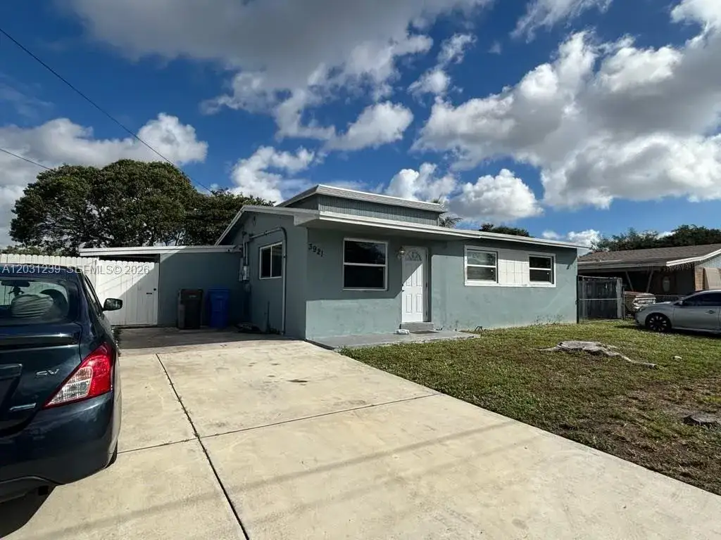 3 bedroom 1 bath Residential Lease for rent at 3921 SW 31st Dr # 3921, West Park FL 33023