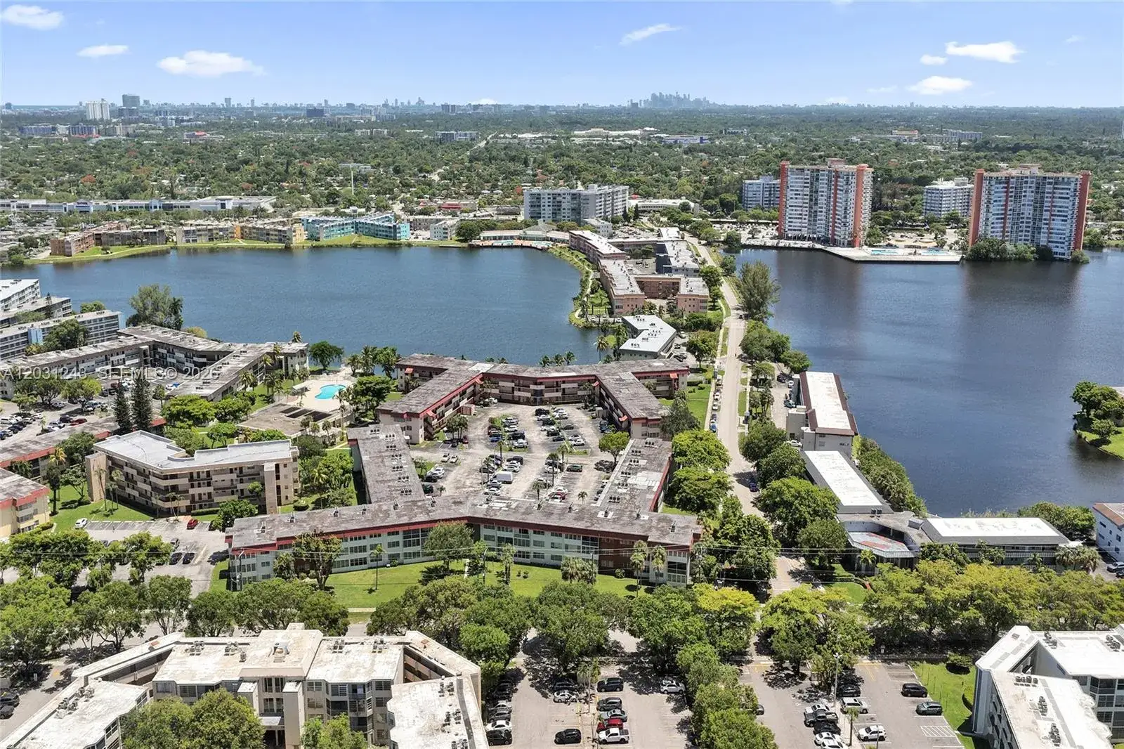 1 bedroom 1 bath Residential for sale at 1400 NE 191st St # 343, Miami FL 33179