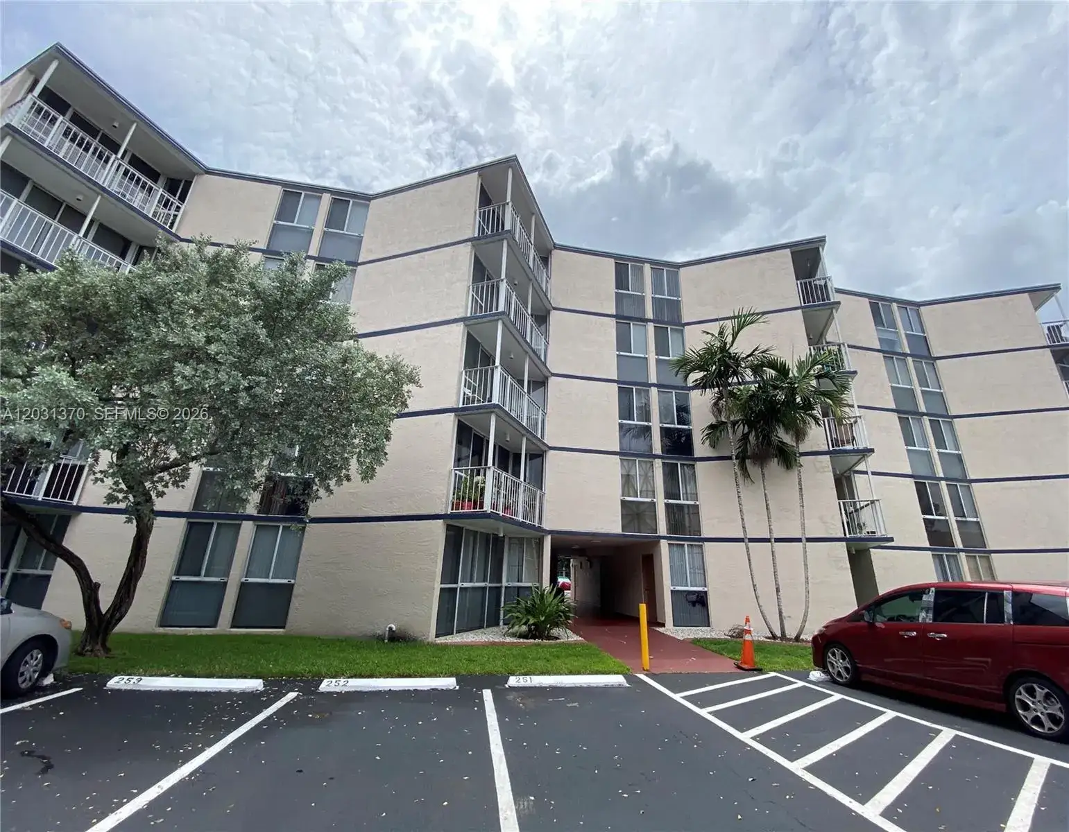 2 bedroom 2 bath Residential Lease for rent at 7075 NW 186th St # C308, Hialeah FL 33015