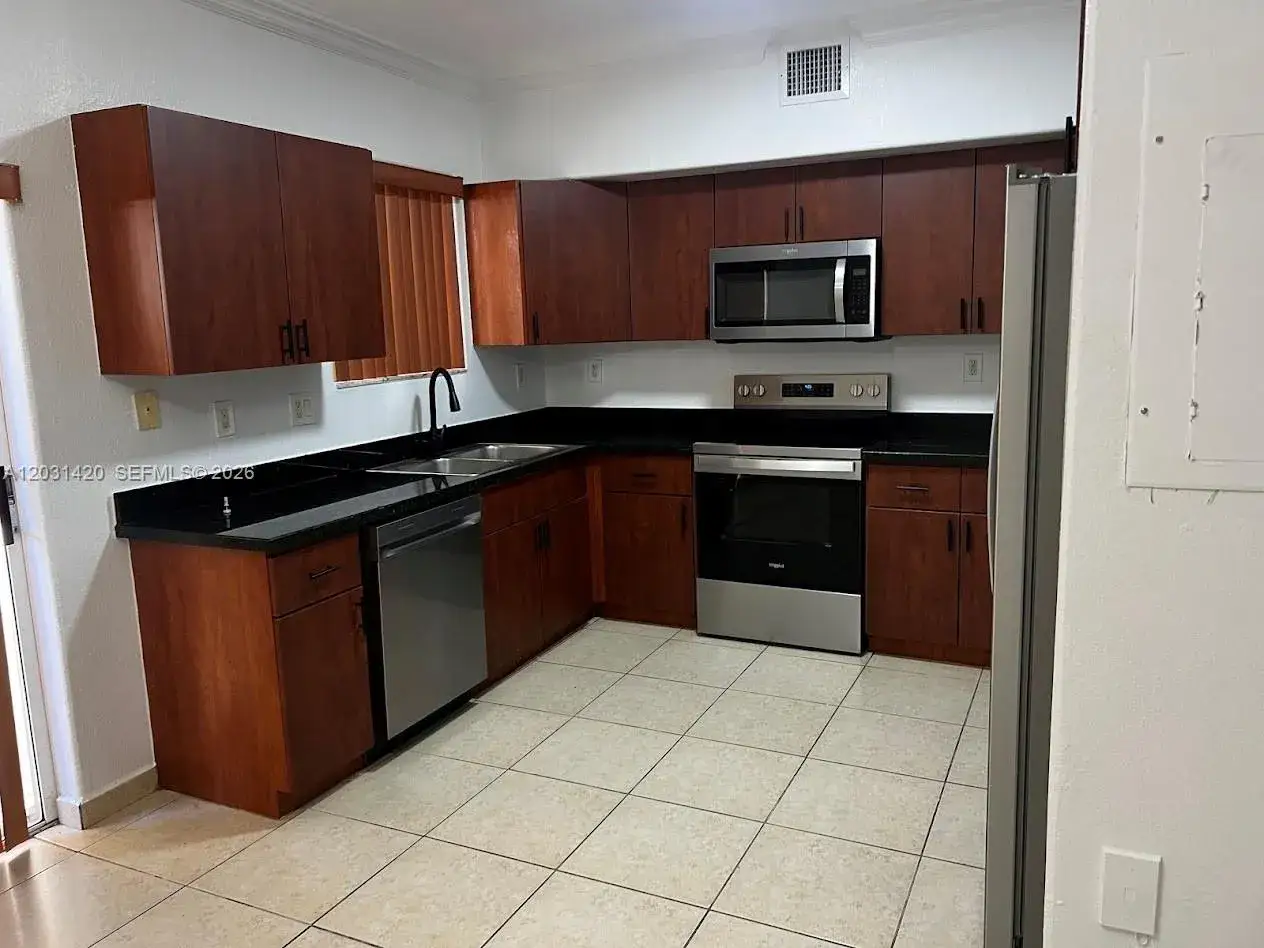 3 bedroom 2 bath Residential Lease for rent at 7281 NW 174th Ter # 103, Hialeah FL 33015