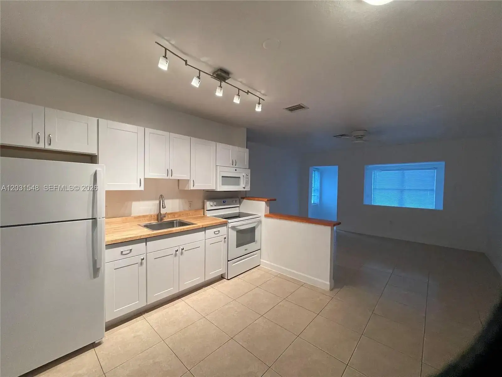 2 bedroom 1 bath Residential Lease for rent at 420 SW 25th Ave, Fort Lauderdale FL 33312