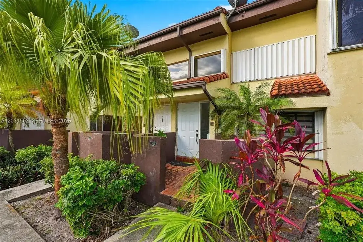 1 bedroom 1 bath Residential for sale at 9839 SW 138th Ave, Miami FL 33186