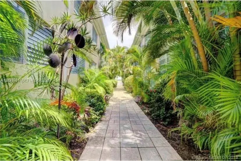 1 bedroom 1 bath Residential Lease for rent at 4740 Pine Tree Dr # 25, Miami Beach FL 33140