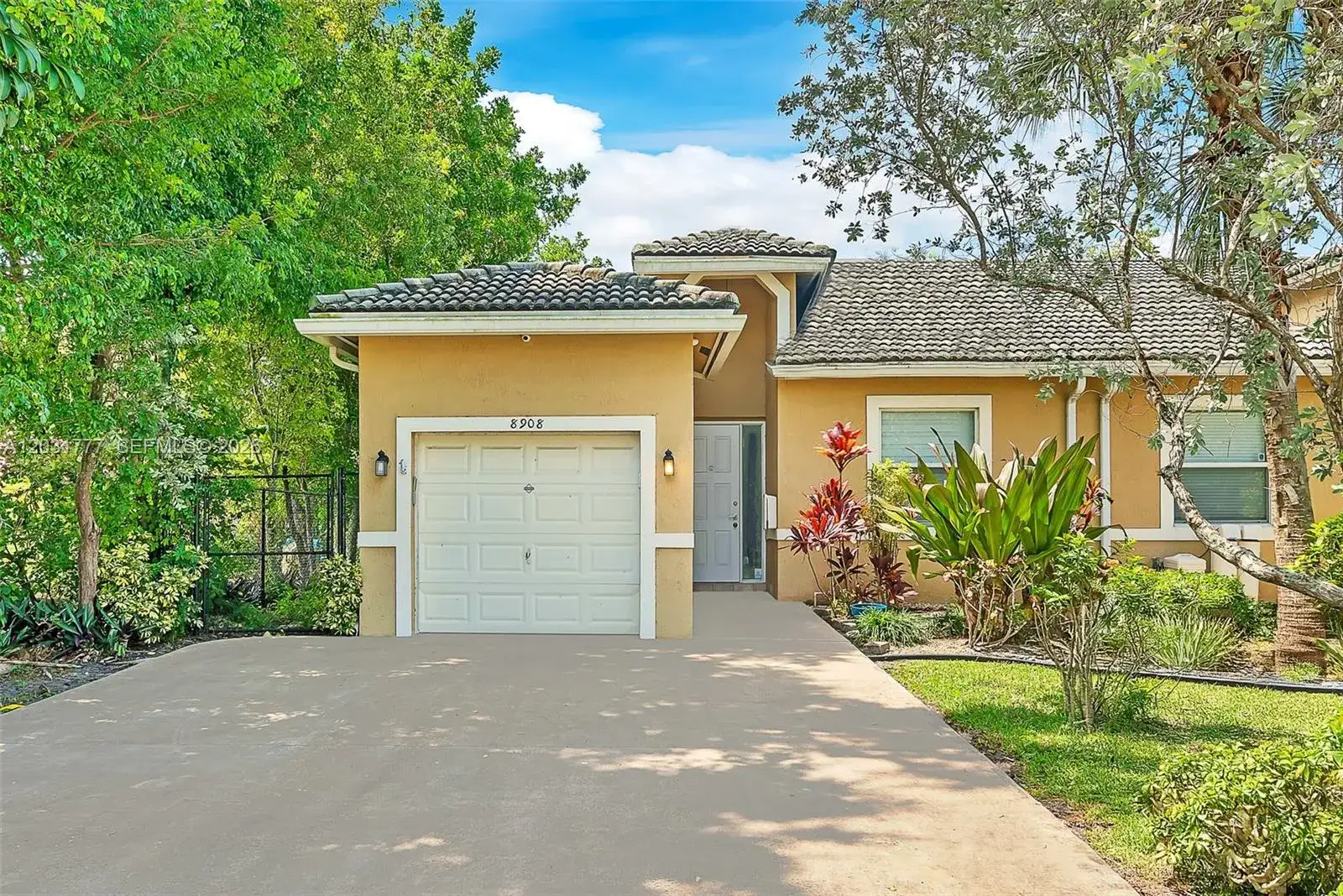 3 bedroom 2 bath Residential Lease for rent at 8908 NW 40th St, Coral Springs FL 33065