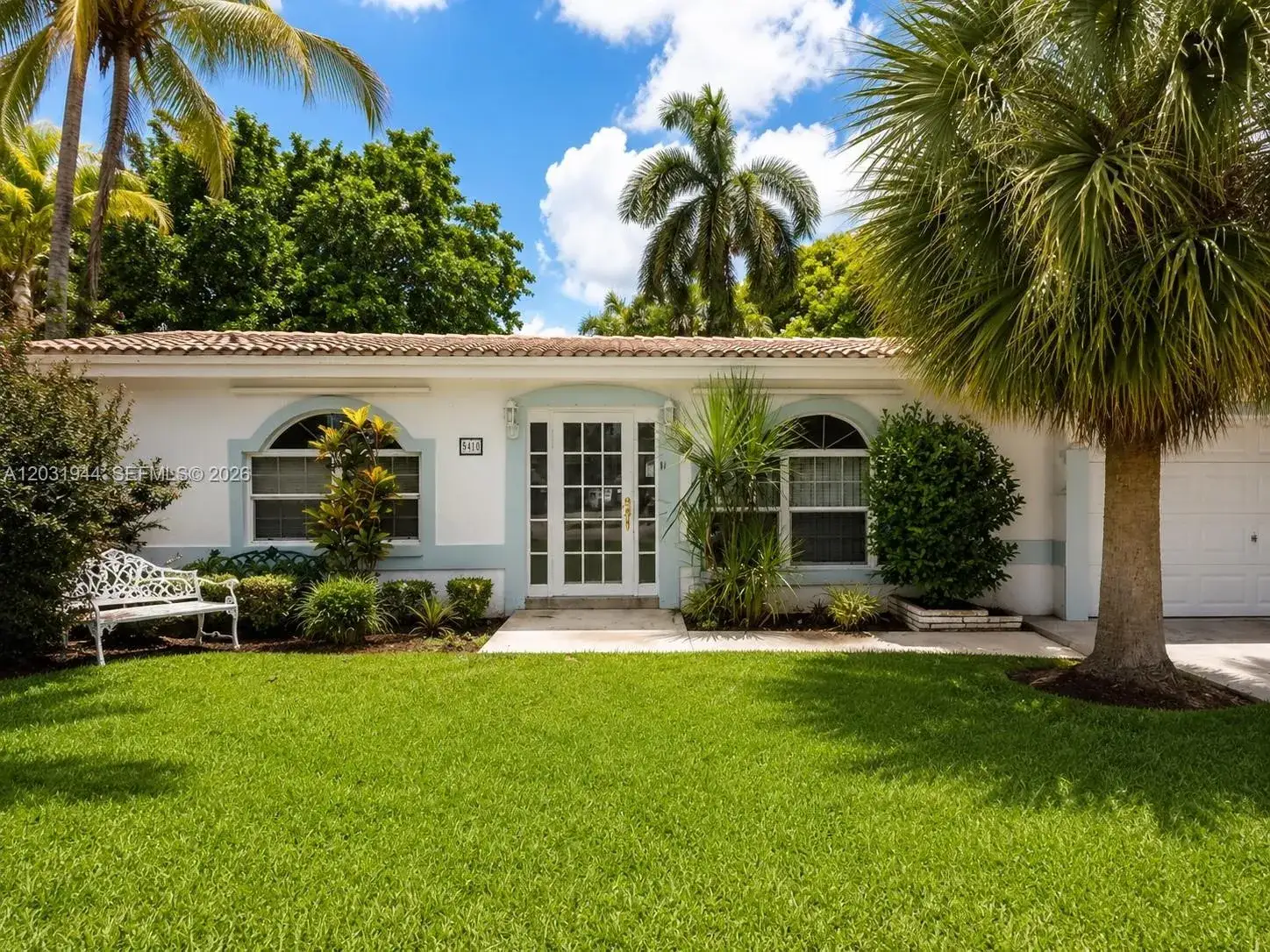 Residential Income for sale at 800 NE 2nd Ct, Hallandale Beach FL 33009