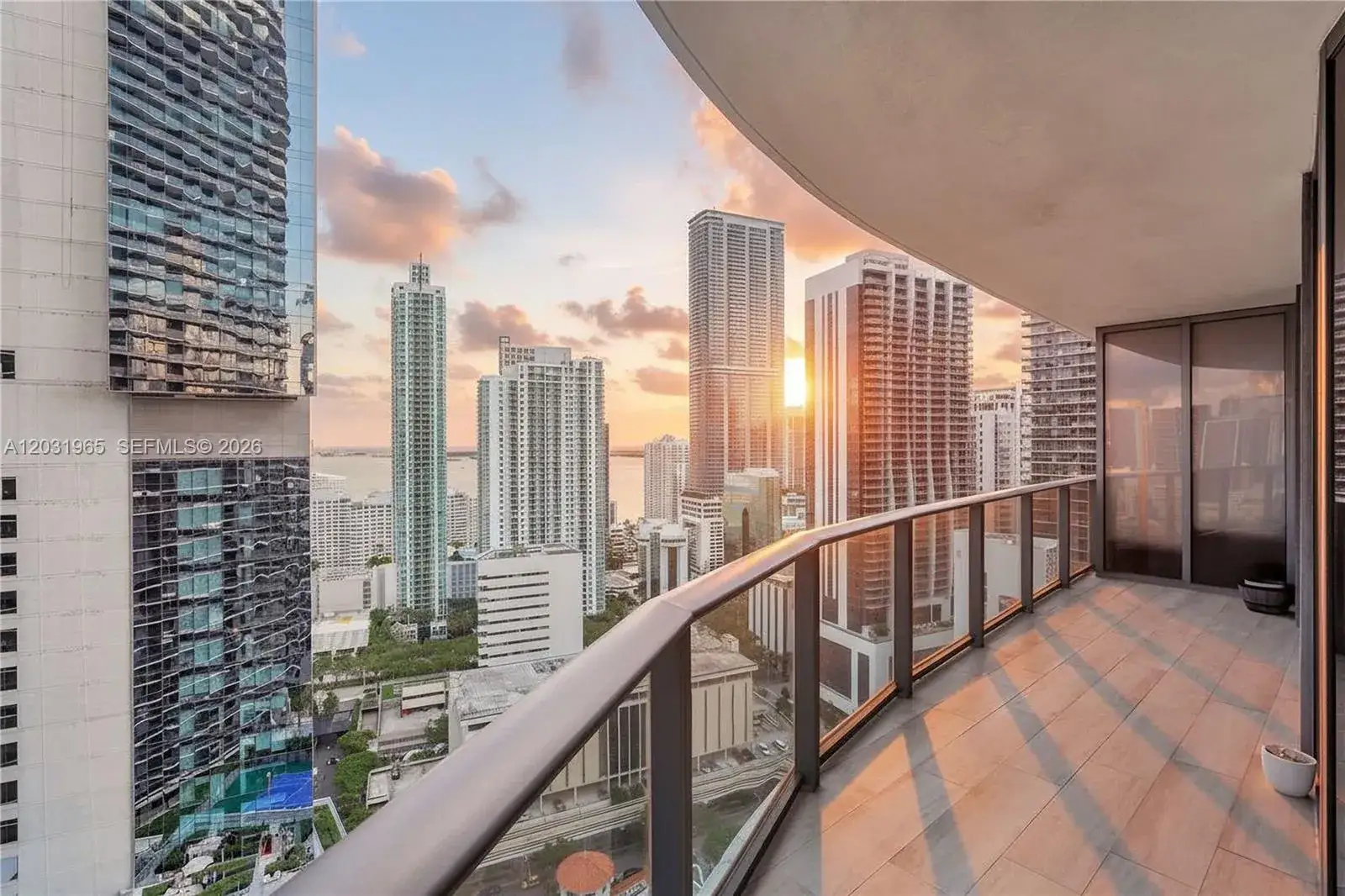 2 bedroom 2 bath Residential Lease for rent at 45 SW 9th St # 2901, Miami FL 33130