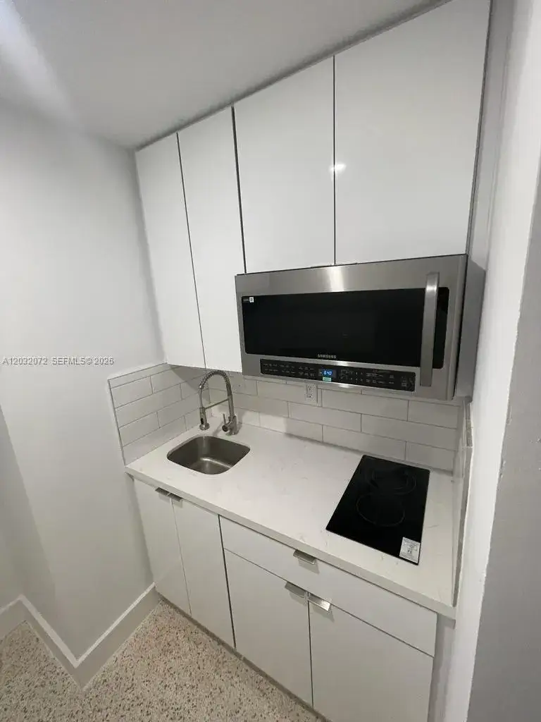 1 bedroom 1 bath Residential Lease for rent at 1010 SW 84th Ave # 2, Miami FL 33144