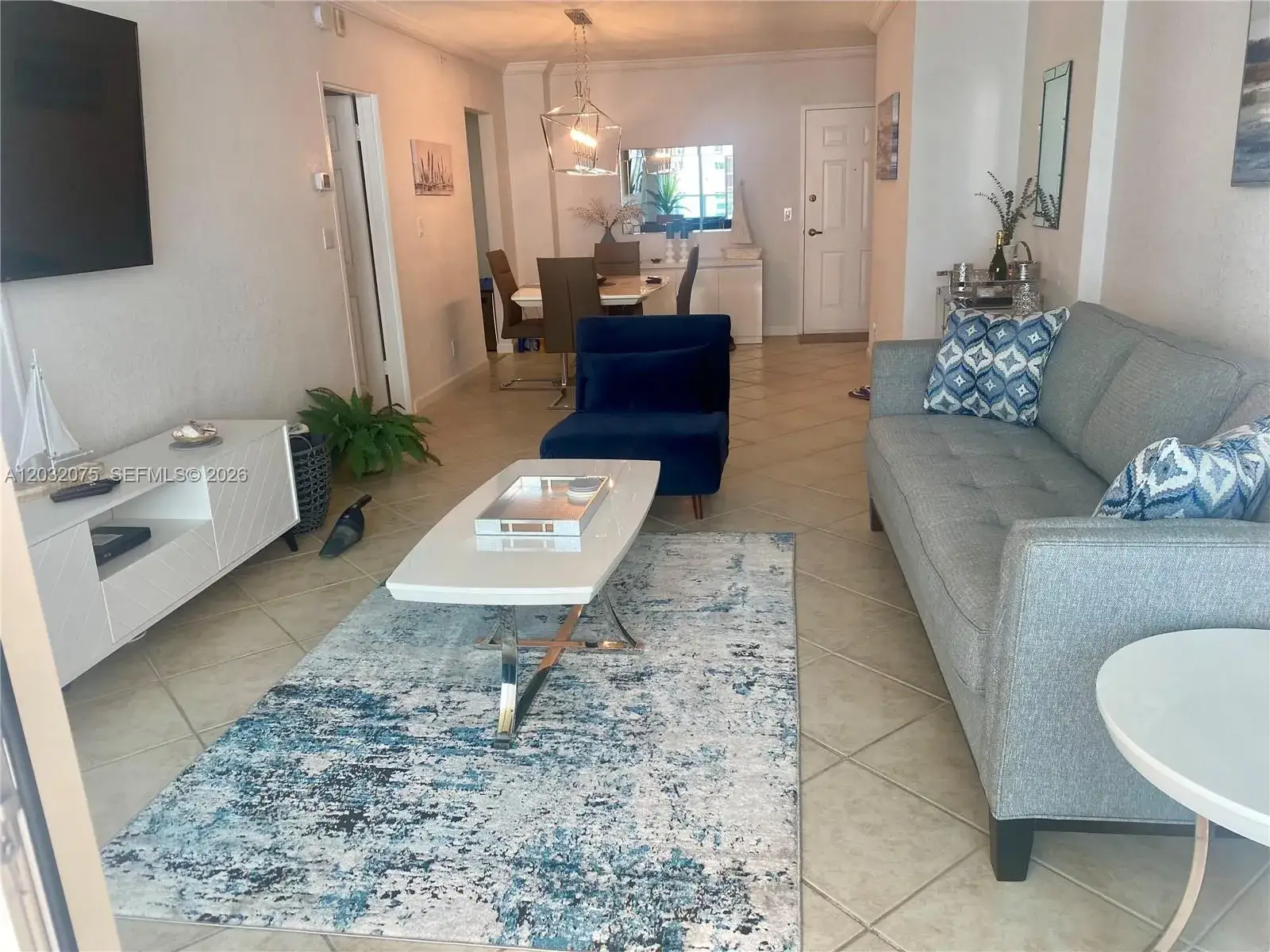 1 bedroom 1 bath Residential Lease for rent at 2501 S Ocean Dr, Hollywood FL 33019