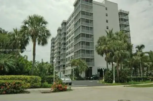 2 bedroom 2 bath Residential Lease for rent at 150 Ocean Lane Dr # 4B, Key Biscayne FL 33149