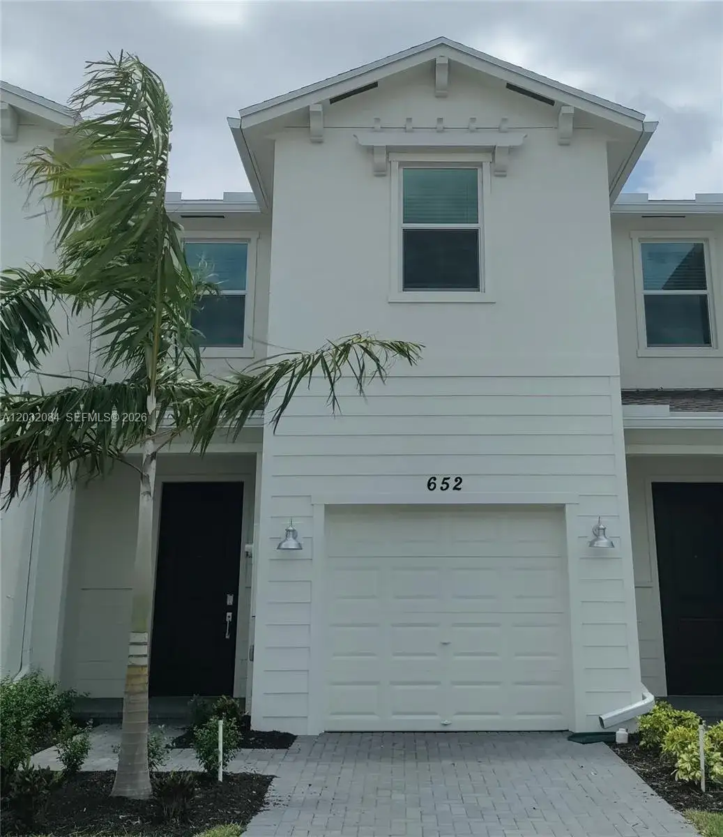 3 bedroom 2 bath Residential Lease for rent at 652 SE Lake Falls St, Port St. Lucie FL 34984