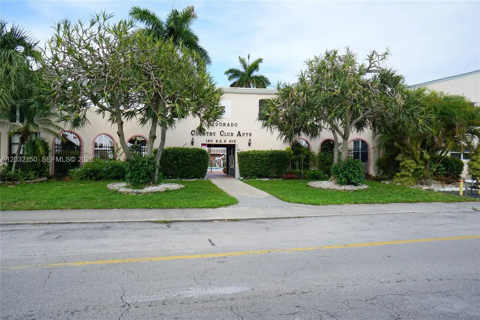 1 bedroom 1 bath Residential for sale at 160 NE 8th Ave # 25A, Hallandale Beach FL 33009