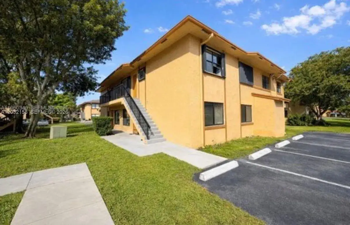 2 bedroom 2 bath Residential Lease for rent at 2530 W 67th Pl # 29, Hialeah FL 33016