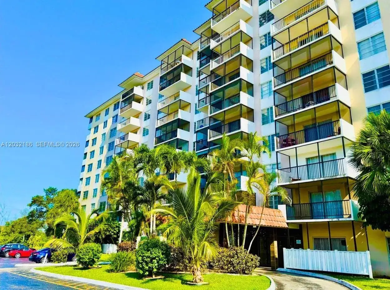 2 bedroom 2 bath Residential for sale at 4164 Inverrary Dr # 204, Lauderhill FL 33319